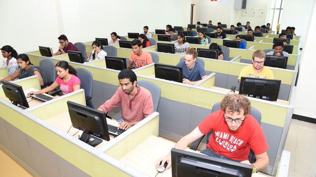 Manipal Institute of Technology students in the lab.