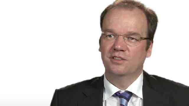 Hochschule RheinMain faculty teach modeling and simulation using MATLAB in an multidisciplinary massive open online course (MOOC).